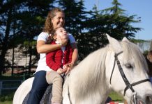 La terapia ecuestre produce una mejora psíquica en personas con discapacidad