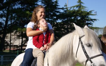 La terapia ecuestre produce una mejora psíquica en personas con discapacidad