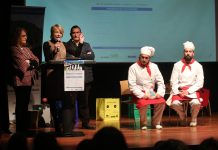 La campaña de impulso al reciclaje por concejos llega a Laviana