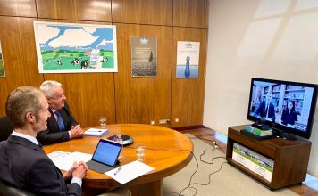 Los Reyes valoran con Bertino Velasco y José Armando Tellado las perspectivas de futuro del sector lácteo