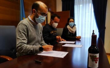 El Ayuntamiento y DOP Vino de Cangas firmaron un acuerdo de colaboración de 18.000 euros