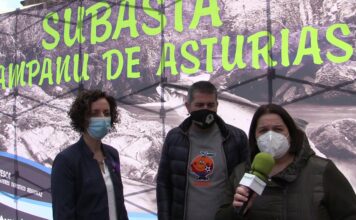 Geli Fdez., directora de CAPENASTUR y Diego Javita, comprador del Campanu de Asturias