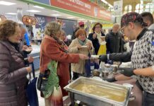 OPASTURIAS repartió más de 200 tapas del pescado más simbólico de Asturias, la merluza, en el Mercado El Fontán