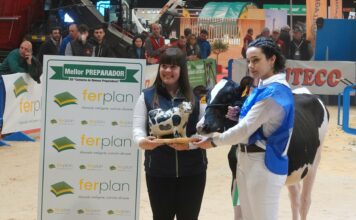 La lucense Lorena Rodríguez Alvite, campeona del XIV Concurso Internacional de Preparadores de Ganado Frisón GandAgro´23