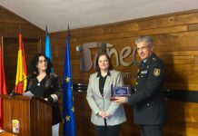 El Ayuntamiento de Tineo reconoce la labor de la Policía Nacional