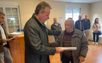 Medio Rural entrega 284 títulos de propiedad de parcelas incluidas en tres concentraciones de Villanueva de Oscos y Taramundi