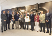 Caja Rural de Asturias recibe la medalla del centenario de FIDMA de la Cámara de Comercio de Gijón