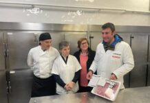 Benfer entrega 300 hamburguesas a la Cocina Económica de Oviedo para la comida del Día de Reyes