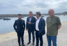 Medio Rural inaugura la nueva cubierta de la lonja de pescadores de Cudillero, tras una inversión de 191.000 euros