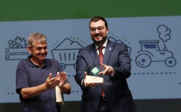 Barbón defiende una Red de Desarrollo Rural fuerte, innovadora y con alma, que haga del campo asturiano uno de los principales vectores de futuro