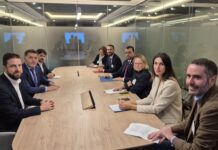 Barbón alerta en Bruselas sobre el impacto que provocaría el recorte de los fondos de desarrollo rural de la PAC en la agricultura y la ganadería