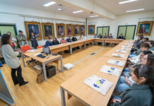 La Universidad de Oviedo lleva la educación financiera a colegios e institutos asturianos con el apoyo de Caja Rural de Asturias