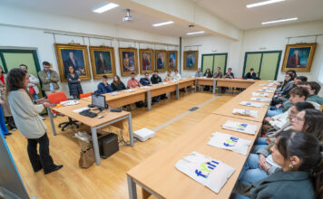 La Universidad de Oviedo lleva la educación financiera a colegios e institutos asturianos con el apoyo de Caja Rural de Asturias