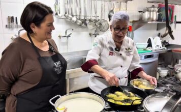 Entrevista a la guisandera Mayte Álvarez, Casa Lula de El Crucero (Tineo) celebra la Nochebuena con miñuelos