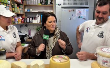 Entrevista a Maura Liz y Chema Fernández de Quesería Asturguaya en Vallamonte (Tineo)