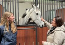 Inés Aznarez , veterinaria responsable del Centro de Reproducción Yeguada Finca Maeza